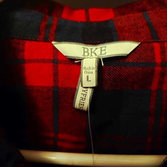 BKE red plaid flannel boyfriend button down shirt nwt size L womens - Picture 4 of 6
